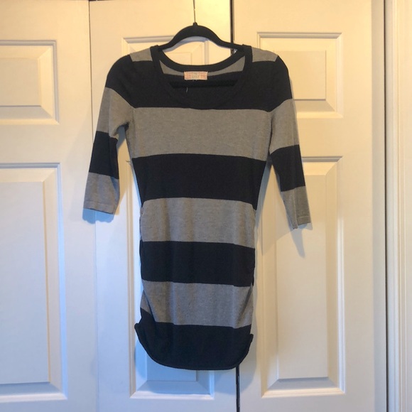 Gray and Black light weight top - Picture 6 of 9